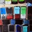Znów podróbki. Tym razem telefony komórkowe, średnio po 50-75 USD sztuka. Dowolny model. Nawet takie, o których Nokia i Samsung nie wiedzą, że je produkuja. Prawie każdy telefon jest na dwie karty SIM. Made in China. Możecie teraz poszukać takich samych na Allegro. Opisane są jako oryginalne.